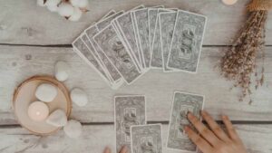 Read more about the article Unlock the Mystical World of Tarot Reading